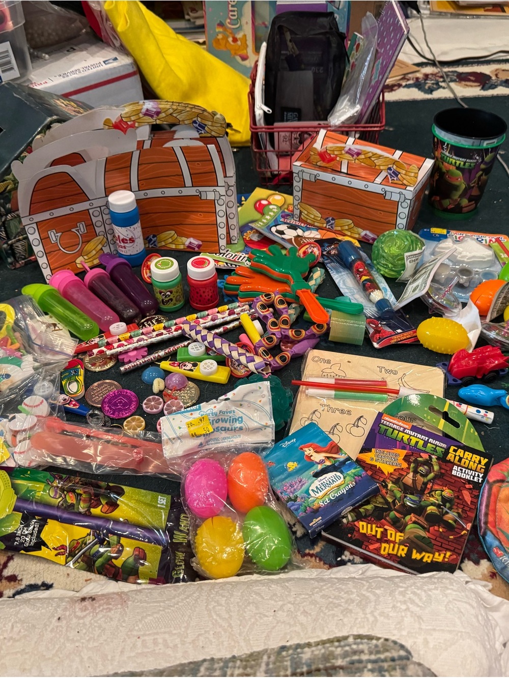 Party Treasure Chest Favor Kit - Multicolor